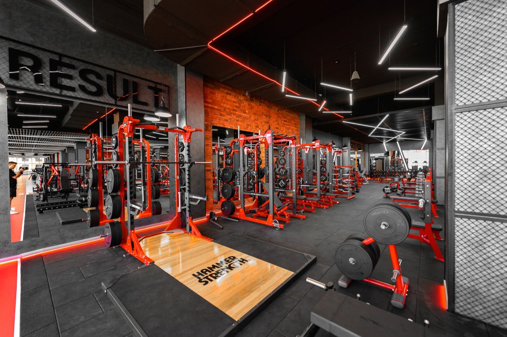 Фитнес клуб симферополь. Фитнес лайф Кудрово. Фитнес лайф Кудрово Европейский. Фитнес лайф Кудрово Пражская. Спортклуб база Селятино.