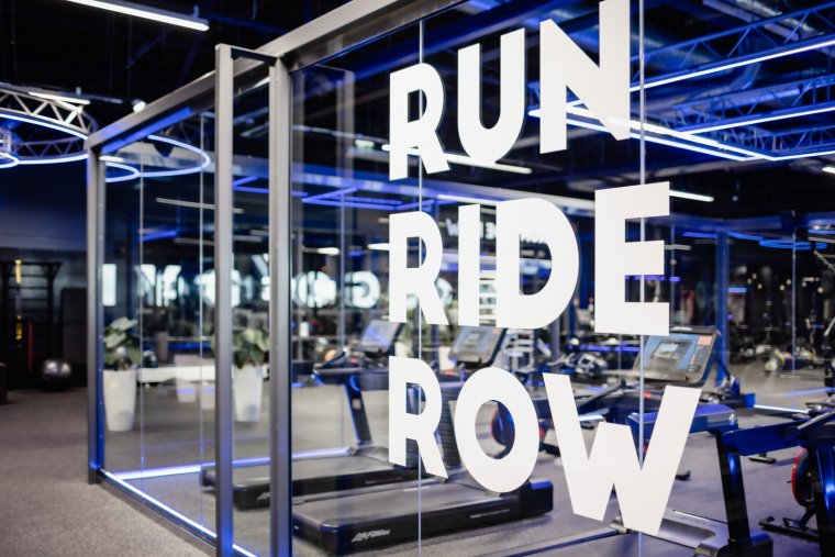 Life Fitness Gymspiration Neonové fitko GO GO Gym 4.jpg